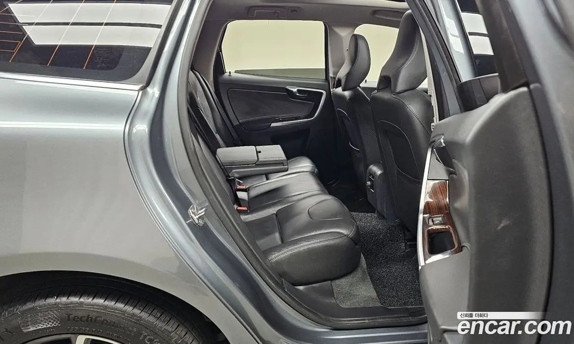 Volvo XC60 2017 2.4 автомат (гидро), фото 12