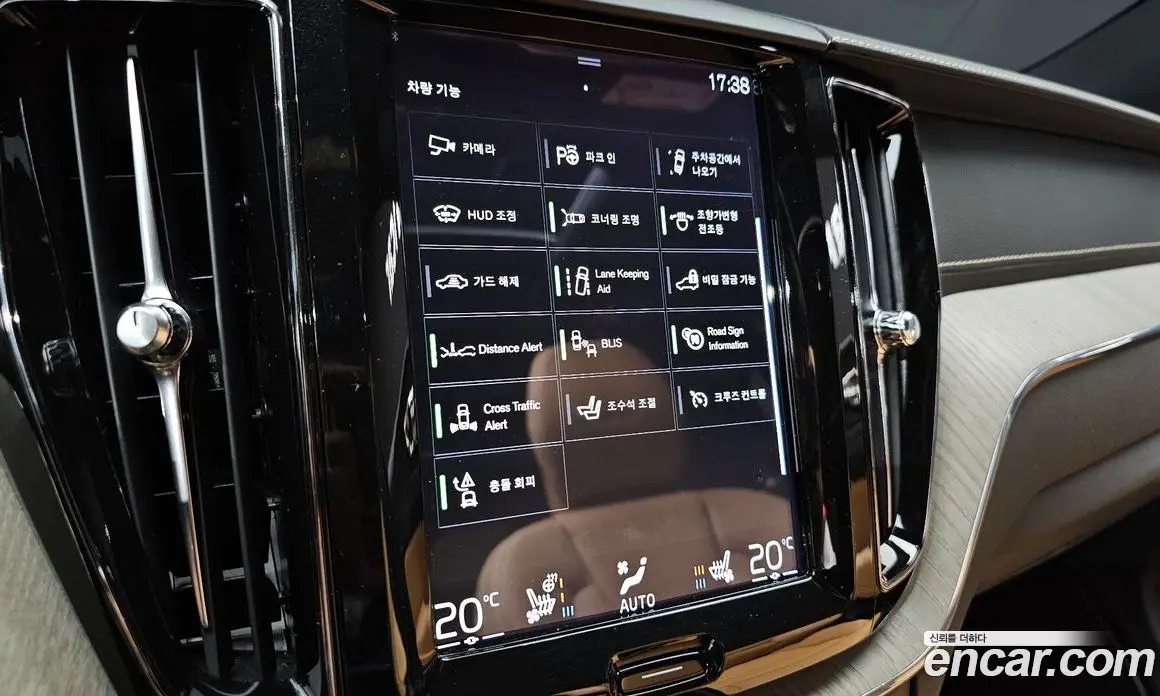 Volvo XC60 2019 2.0 автомат (гидро), фото 21