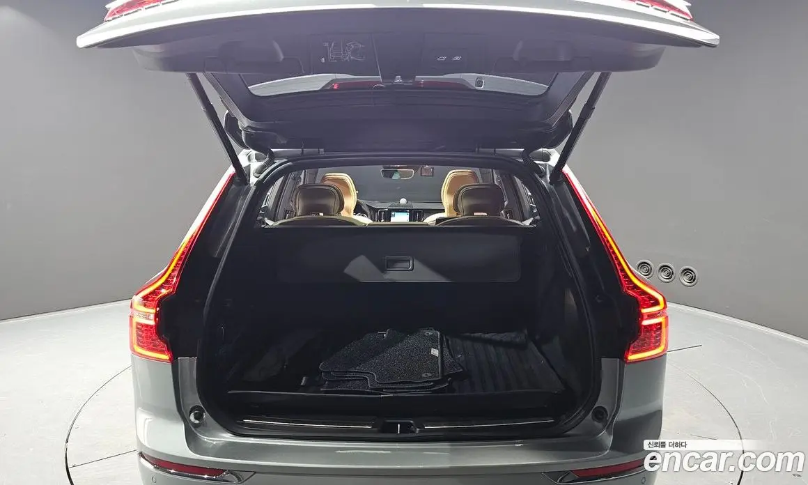 Volvo XC60 2019 2.0 автомат (гидро), фото 26