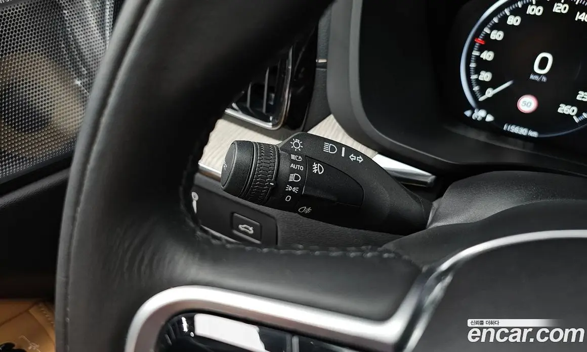 Volvo XC60 2019 2.0 автомат (гидро), фото 27