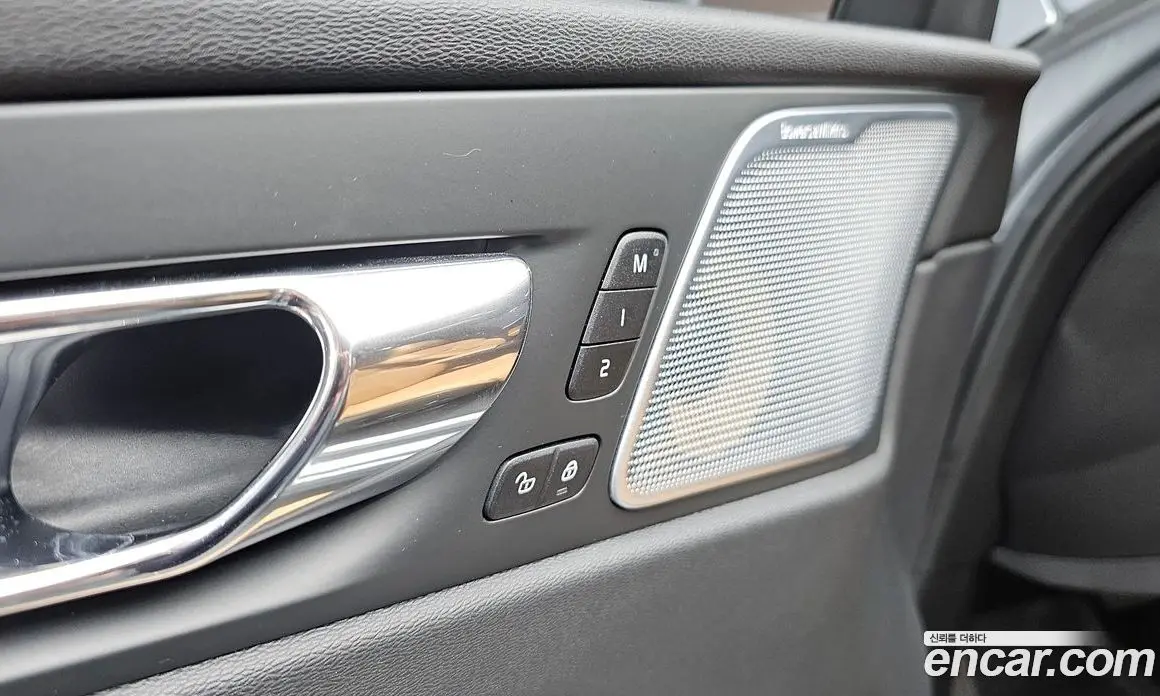 Volvo XC60 2019 2.0 автомат (гидро), фото 29