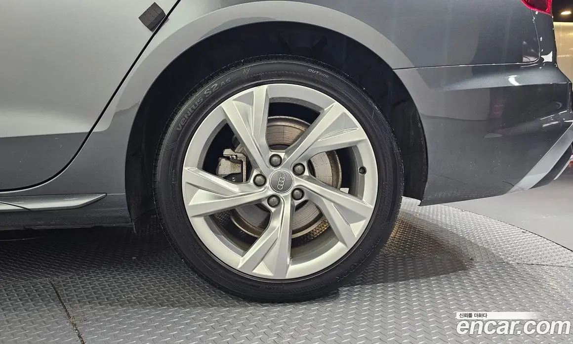 Audi A4 2020 2.0 автомат (гидро), фото 7