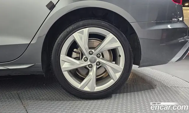 Audi A4 2020 2.0 автомат (гидро), миниатюра 7