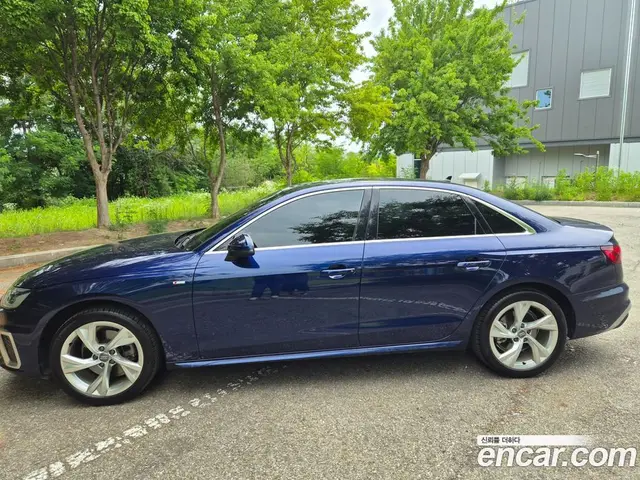 Audi A4 2021 2.0 автомат (гидро), миниатюра 3