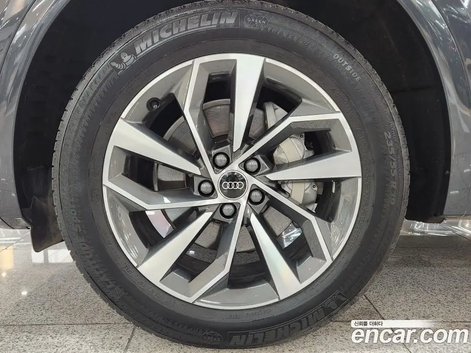 Audi Q5 2023 2.0 автомат (гидро), фото 5