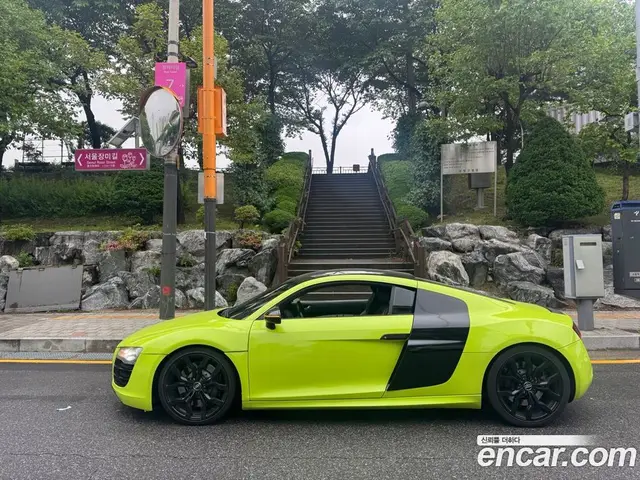 Audi R8 2010 5.2 автомат (гидро), миниатюра 2