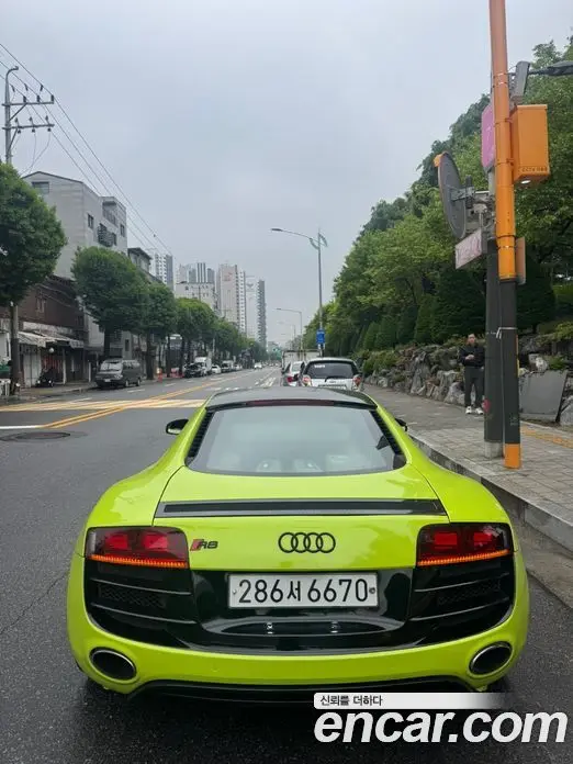 Audi R8 2010 5.2 автомат (гидро), миниатюра 3