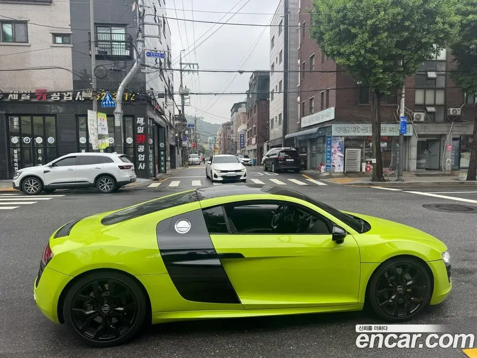 Audi R8 2010 5.2 автомат (гидро), фото 5