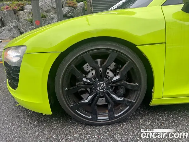 Audi R8 2010 5.2 автомат (гидро), миниатюра 7