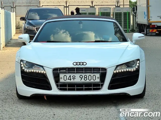 Audi R8 2011 5.2 автомат (гидро), миниатюра 2
