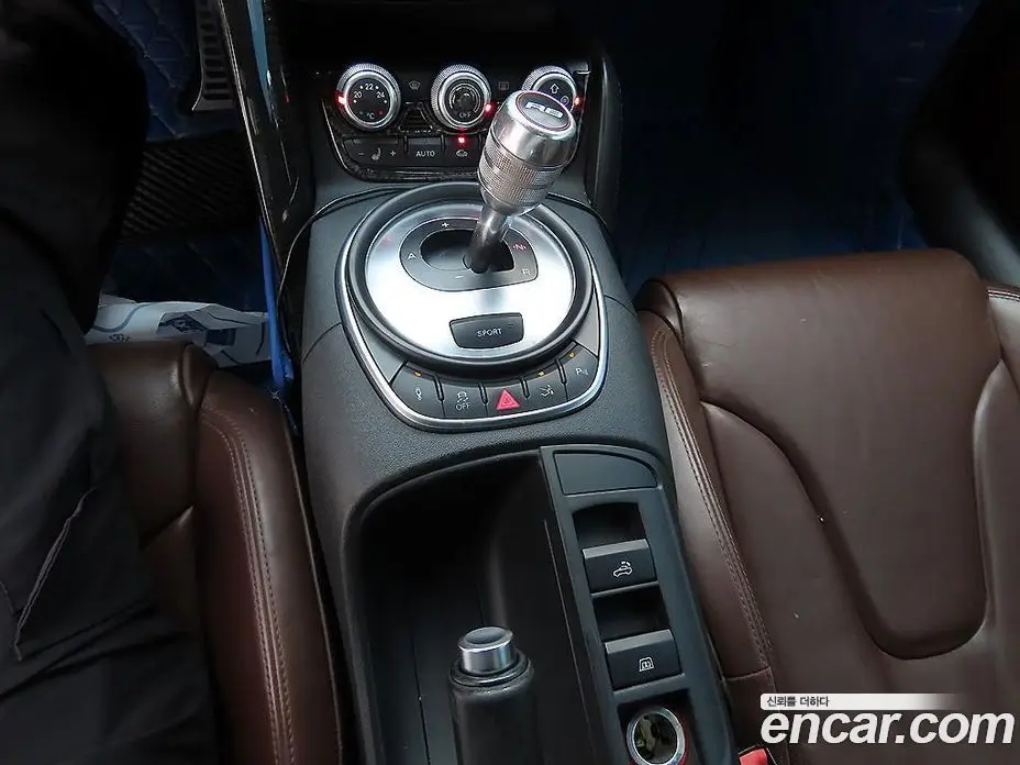 Audi R8 2011 5.2 автомат (гидро), фото 15
