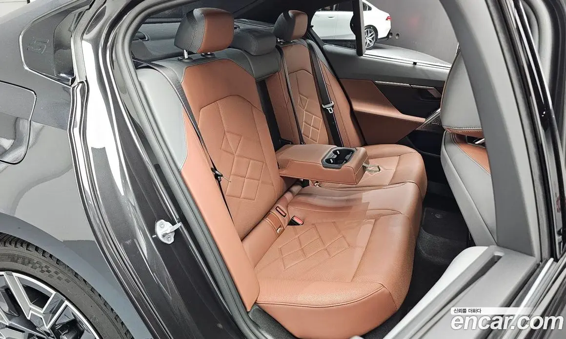 BMW 5 серия 2025 2.0 автомат (гидро), фото 17