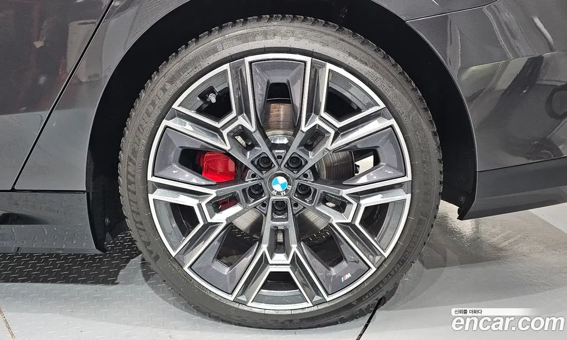 BMW 5 серия 2025 2.0 автомат (гидро), фото 7