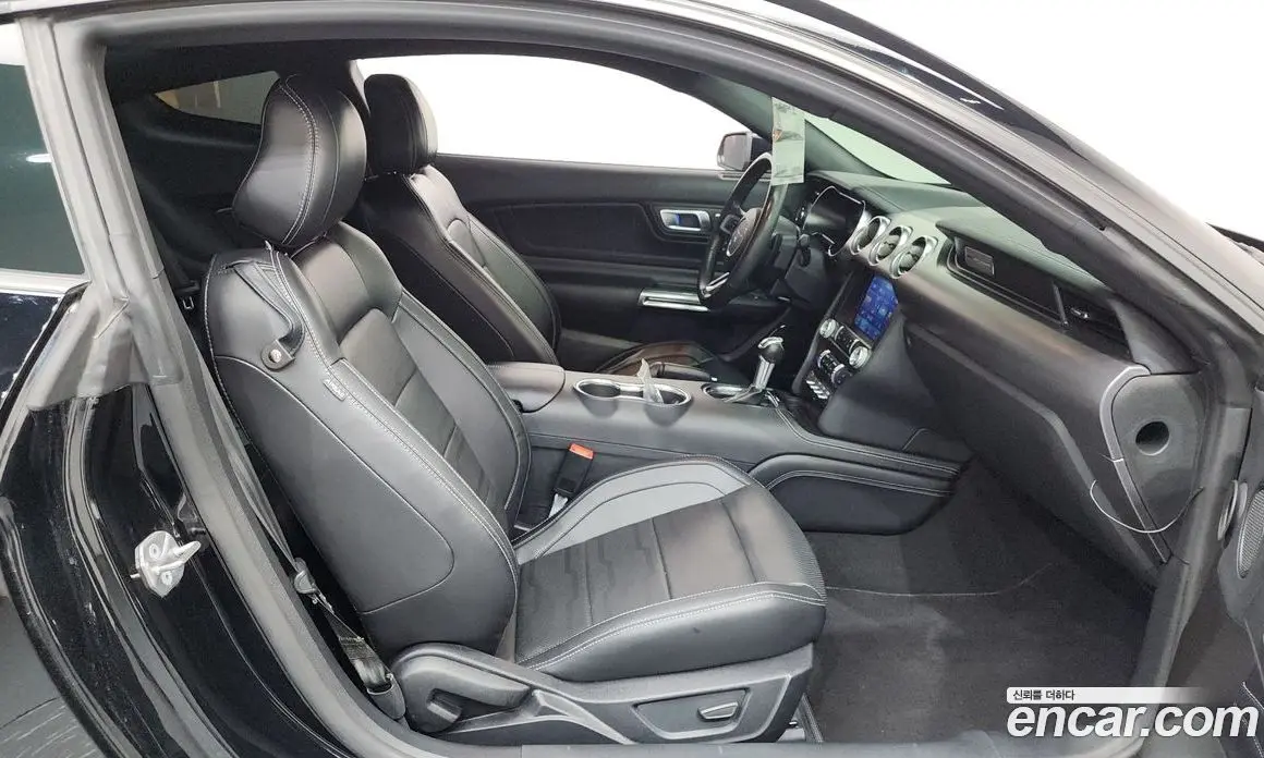 Ford Mustang 2021 2.3 автомат (гидро), фото 16