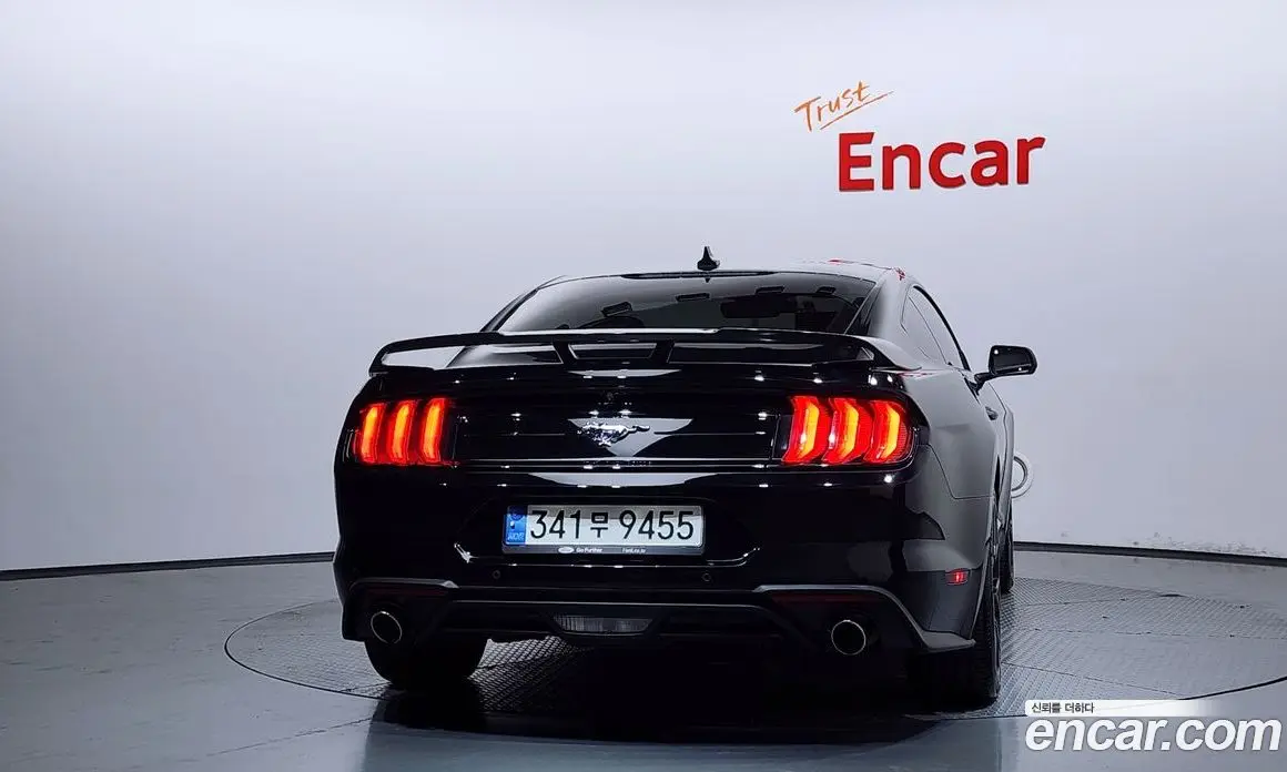 Ford Mustang 2021 2.3 автомат (гидро), фото 4