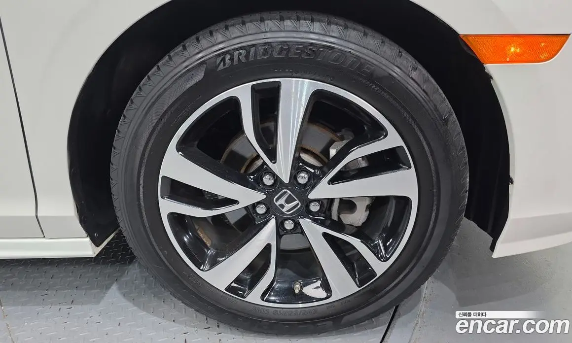 Honda Odyssey 2019 3.5 автомат (гидро), фото 5