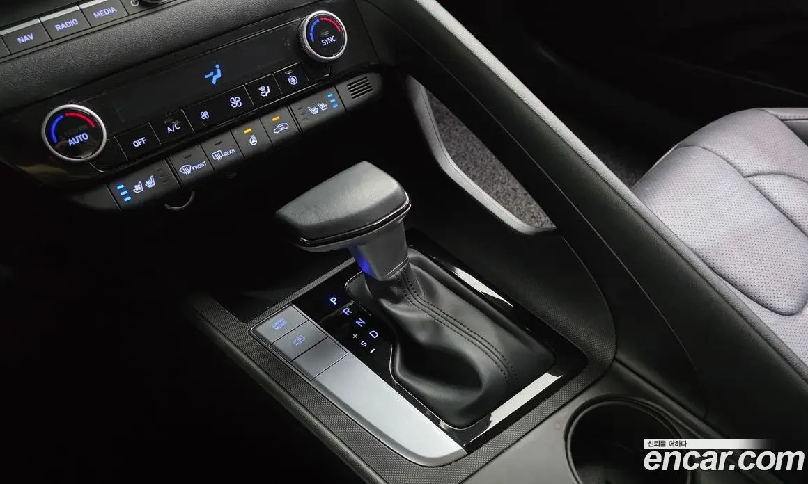 Hyundai Avante 2022 1.6 автомат (гидро), фото 12