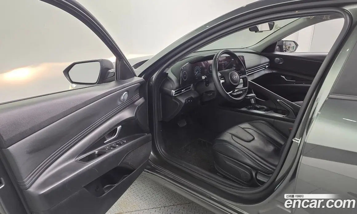 Hyundai Avante 2022 1.6 автомат (гидро), фото 13