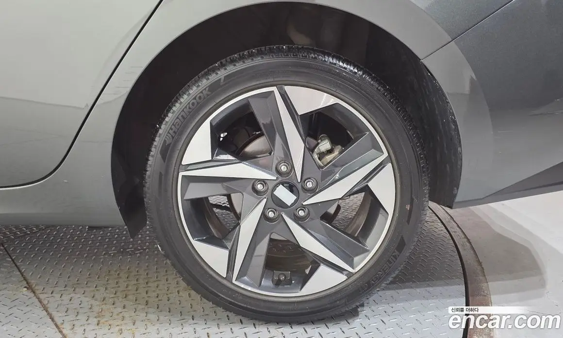 Hyundai Avante 2022 1.6 автомат (гидро), фото 7