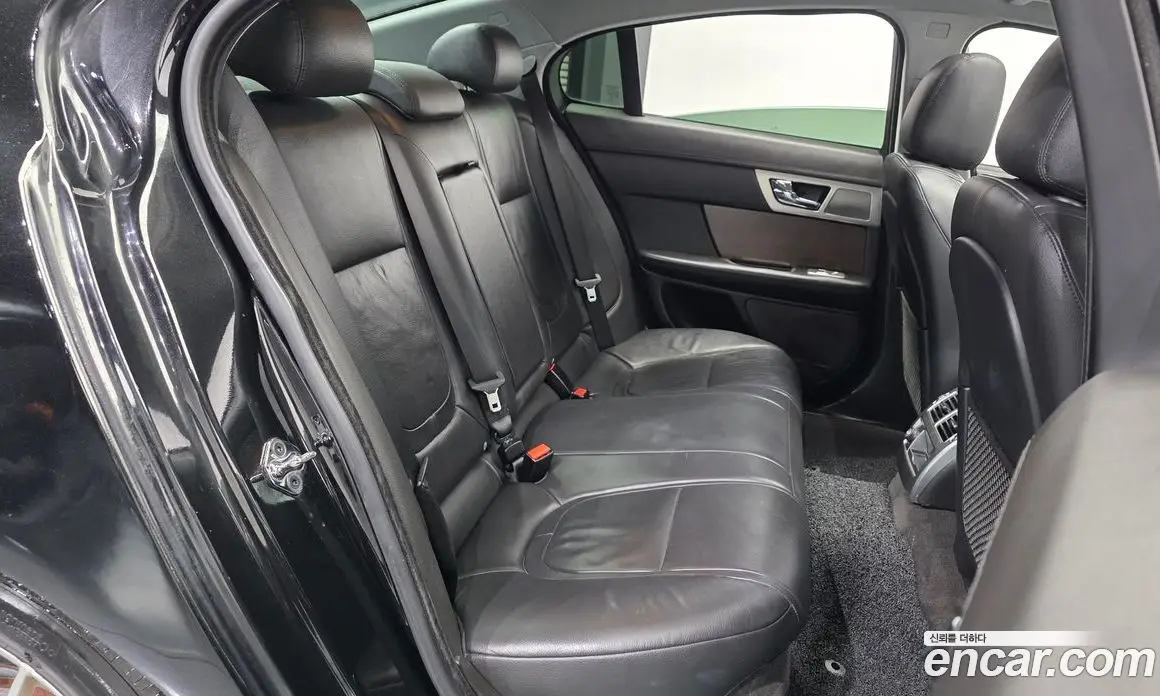 Jaguar XF 2015 2.2 автомат (гидро), фото 12 Jaguar XF 2015 2.2 автомат (гидро), фото 12