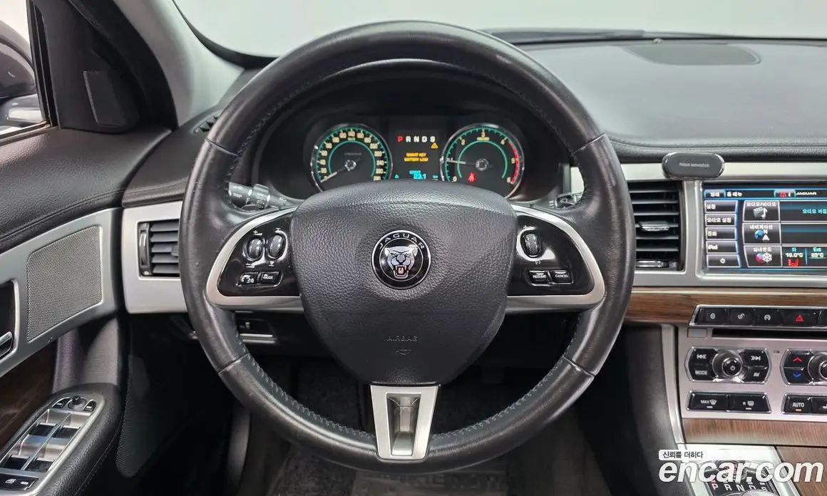 Jaguar XF 2015 2.2 автомат (гидро), фото 13 Jaguar XF 2015 2.2 автомат (гидро), фото 13