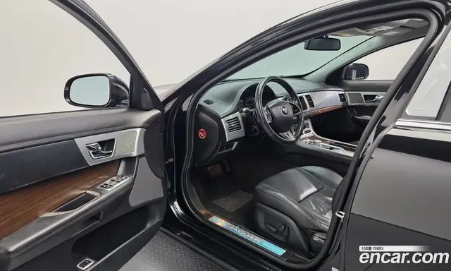 Jaguar XF 2015 2.2 автомат (гидро), миниатюра 10 Jaguar XF 2015 2.2 автомат (гидро), миниатюра 10