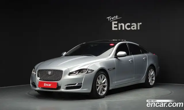 Jaguar XJ 2018 3.0 автомат (гидро), миниатюра 1 Jaguar XJ 2018 3.0 автомат (гидро), миниатюра 1