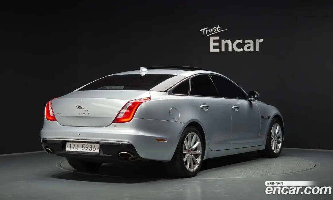 Jaguar XJ 2018 3.0 автомат (гидро), фото 2 Jaguar XJ 2018 3.0 автомат (гидро), фото 2