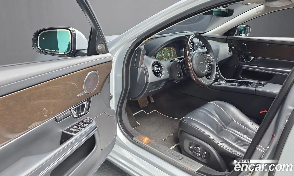 Jaguar XJ 2018 3.0 автомат (гидро), фото 13 Jaguar XJ 2018 3.0 автомат (гидро), фото 13