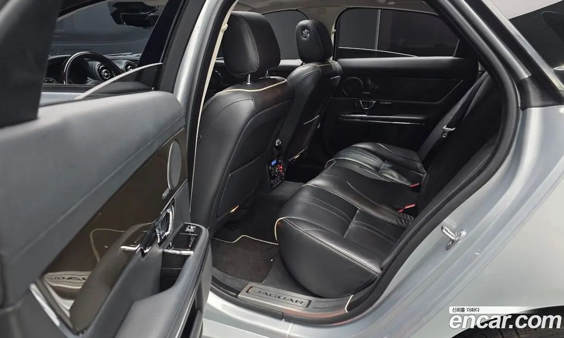 Jaguar XJ 2018 3.0 автомат (гидро), фото 16 Jaguar XJ 2018 3.0 автомат (гидро), фото 16