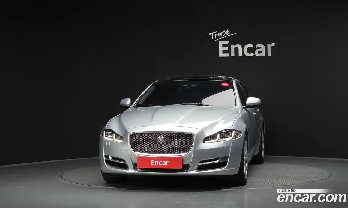 Jaguar XJ 2018 3.0 автомат (гидро), фото 3 Jaguar XJ 2018 3.0 автомат (гидро), фото 3