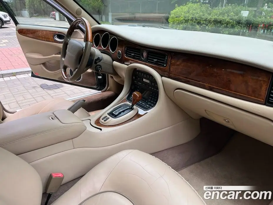 Jaguar XJ-8 2002 4.0 автомат (гидро), фото 5 Jaguar XJ-8 2002 4.0 автомат (гидро), фото 5