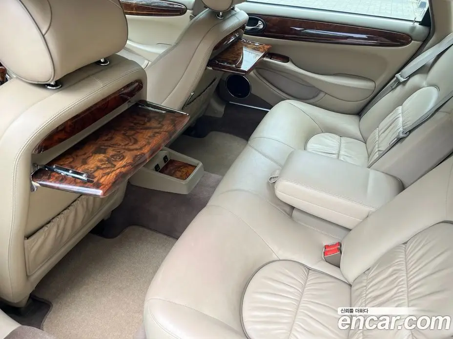Jaguar XJ-8 2002 4.0 автомат (гидро), фото 7 Jaguar XJ-8 2002 4.0 автомат (гидро), фото 7