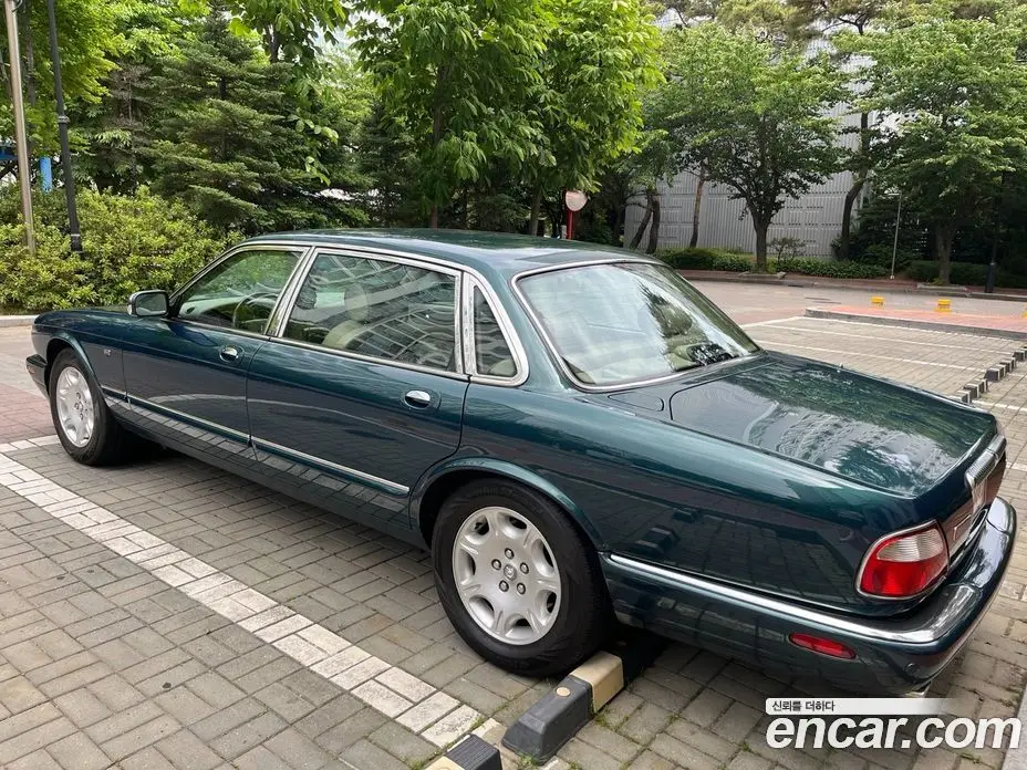 Jaguar XJ-8 2002 4.0 автомат (гидро), фото 10 Jaguar XJ-8 2002 4.0 автомат (гидро), фото 10