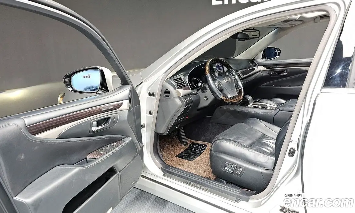 Lexus LS 2014 5.0 автомат (гидро), фото 10