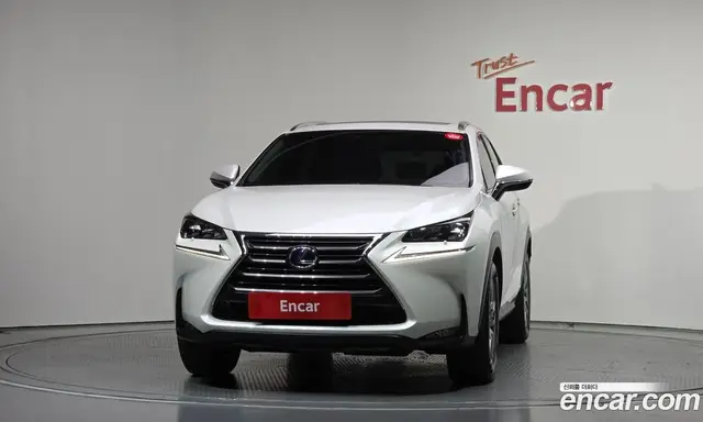 Lexus NX 2015 2.5 автомат (гидро), миниатюра 3