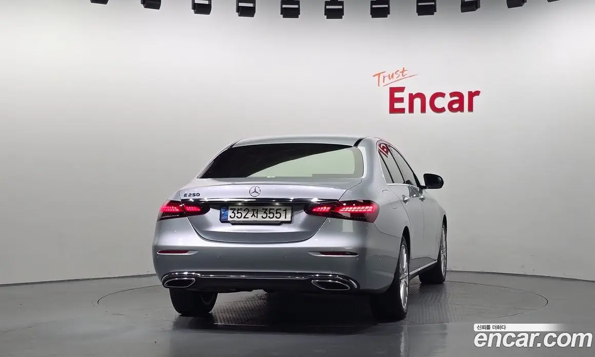 Mercedes-Benz E-Class 2022 2.0 автомат (гидро), фото 4