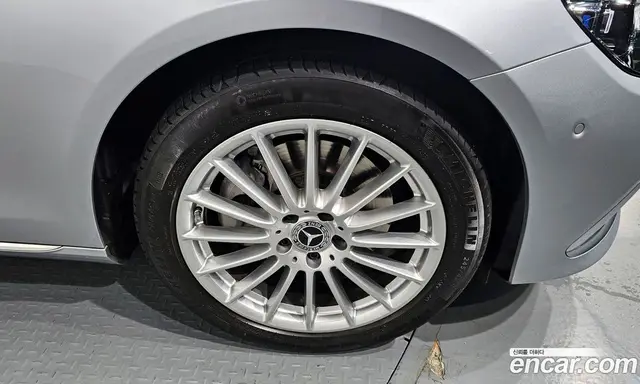 Mercedes-Benz E-Class 2022 2.0 автомат (гидро), миниатюра 5