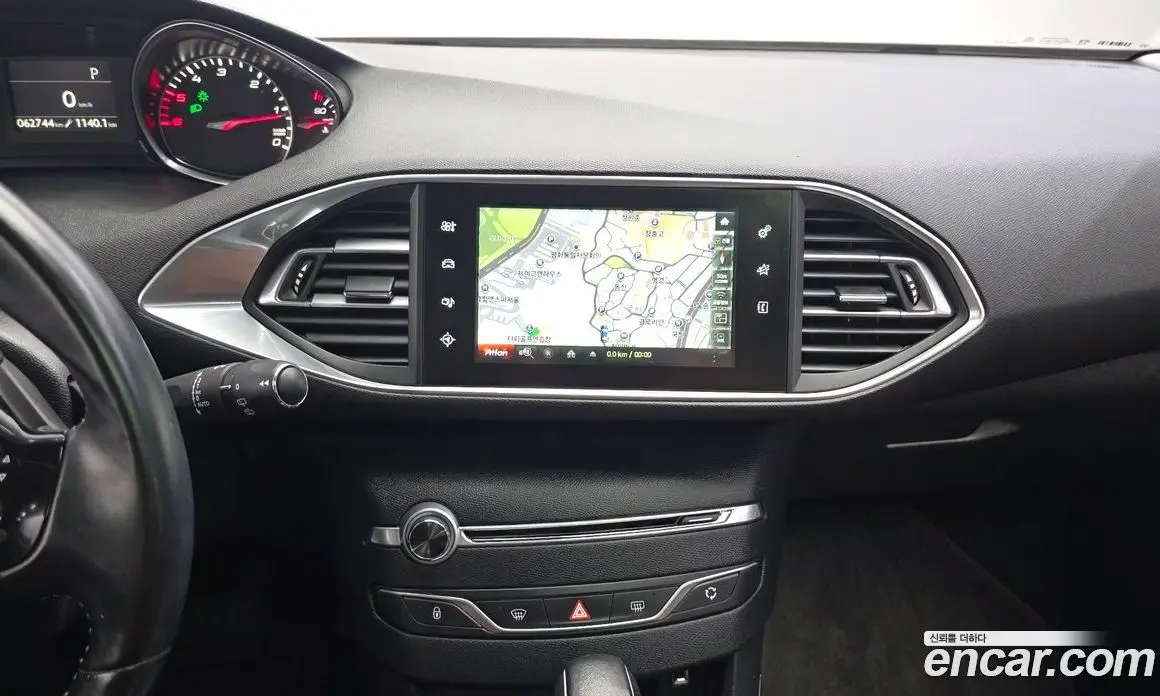 Peugeot 308 2016 1.6 автомат (гидро), фото 14