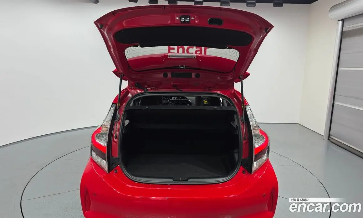 Toyota Prius 2020 1.5 автомат (гидро), фото 20 Toyota Prius 2020 1.5 автомат (гидро), фото 20