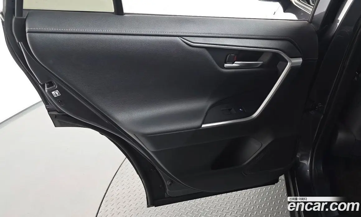 Toyota RAV4 2019 2.5 автомат (гидро), фото 15 Toyota RAV4 2019 2.5 автомат (гидро), фото 15