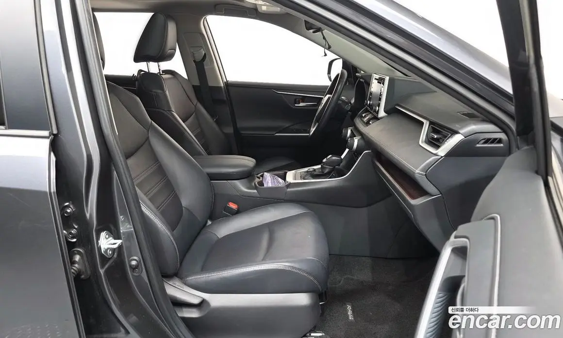 Toyota RAV4 2019 2.5 автомат (гидро), фото 16 Toyota RAV4 2019 2.5 автомат (гидро), фото 16