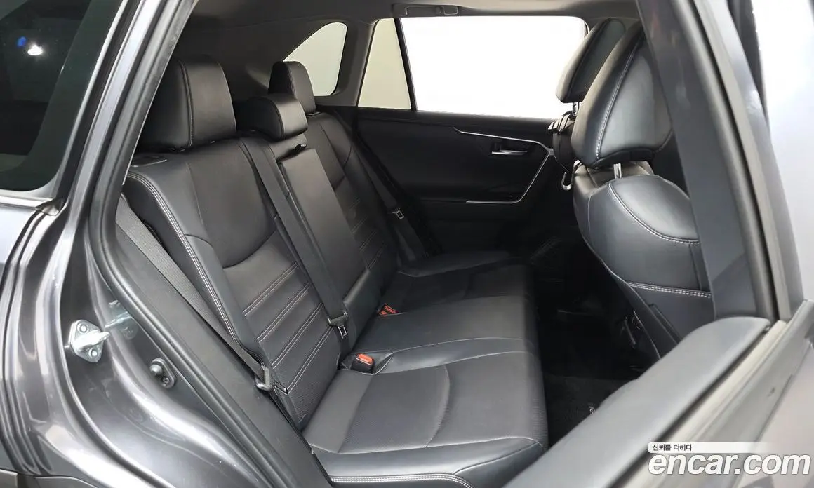 Toyota RAV4 2019 2.5 автомат (гидро), фото 17 Toyota RAV4 2019 2.5 автомат (гидро), фото 17