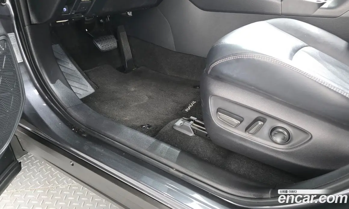 Toyota RAV4 2019 2.5 автомат (гидро), фото 18 Toyota RAV4 2019 2.5 автомат (гидро), фото 18
