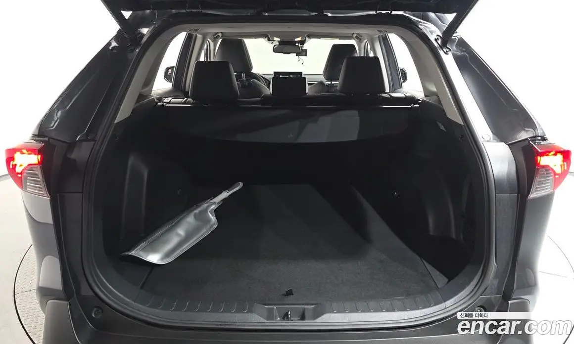 Toyota RAV4 2019 2.5 автомат (гидро), фото 24 Toyota RAV4 2019 2.5 автомат (гидро), фото 24