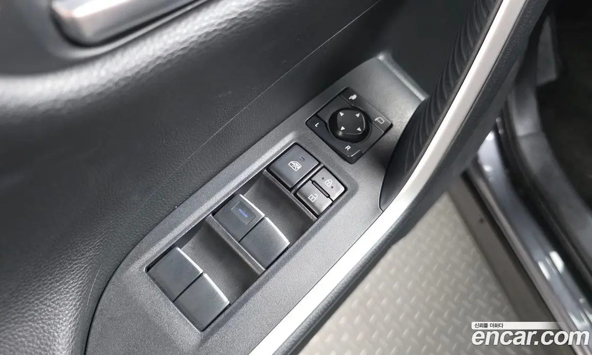 Toyota RAV4 2019 2.5 автомат (гидро), фото 28 Toyota RAV4 2019 2.5 автомат (гидро), фото 28