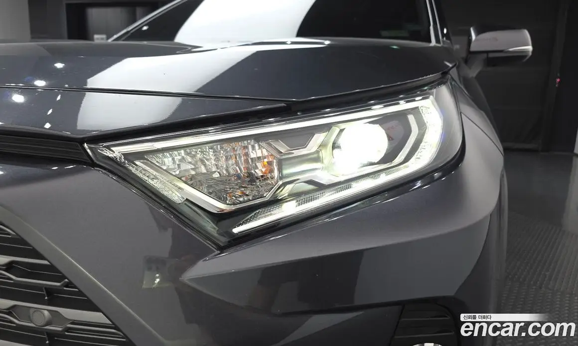 Toyota RAV4 2019 2.5 автомат (гидро), фото 8 Toyota RAV4 2019 2.5 автомат (гидро), фото 8