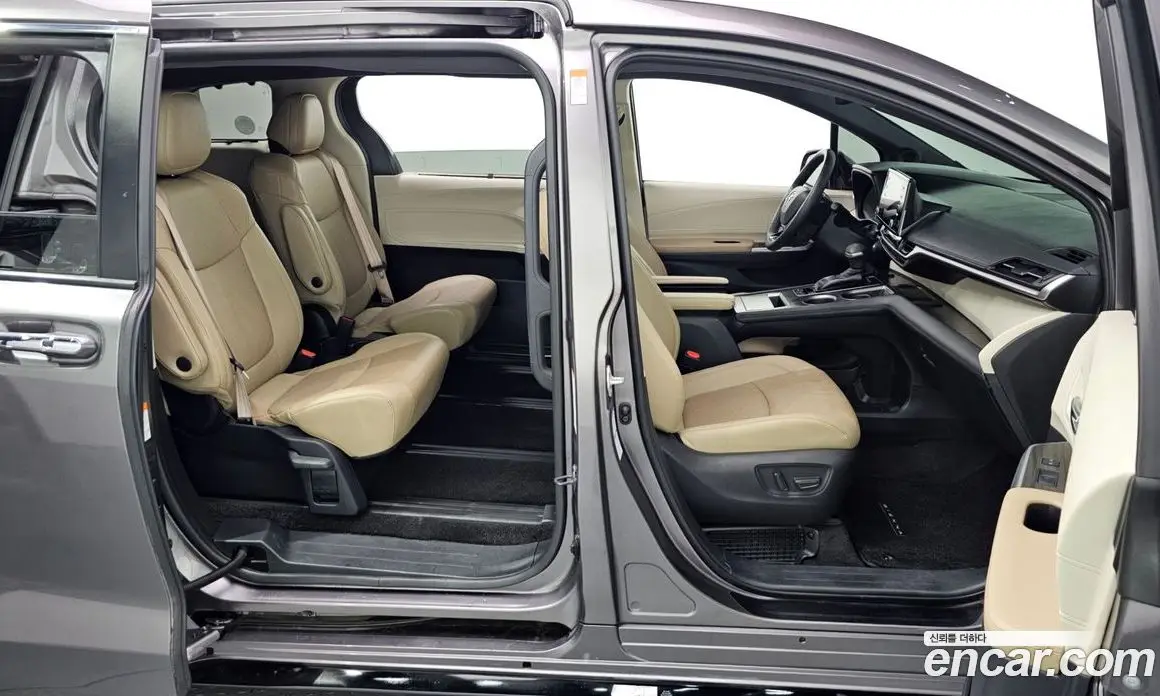 Toyota Sienna 2021 2.5 автомат (гидро), фото 16 Toyota Sienna 2021 2.5 автомат (гидро), фото 16