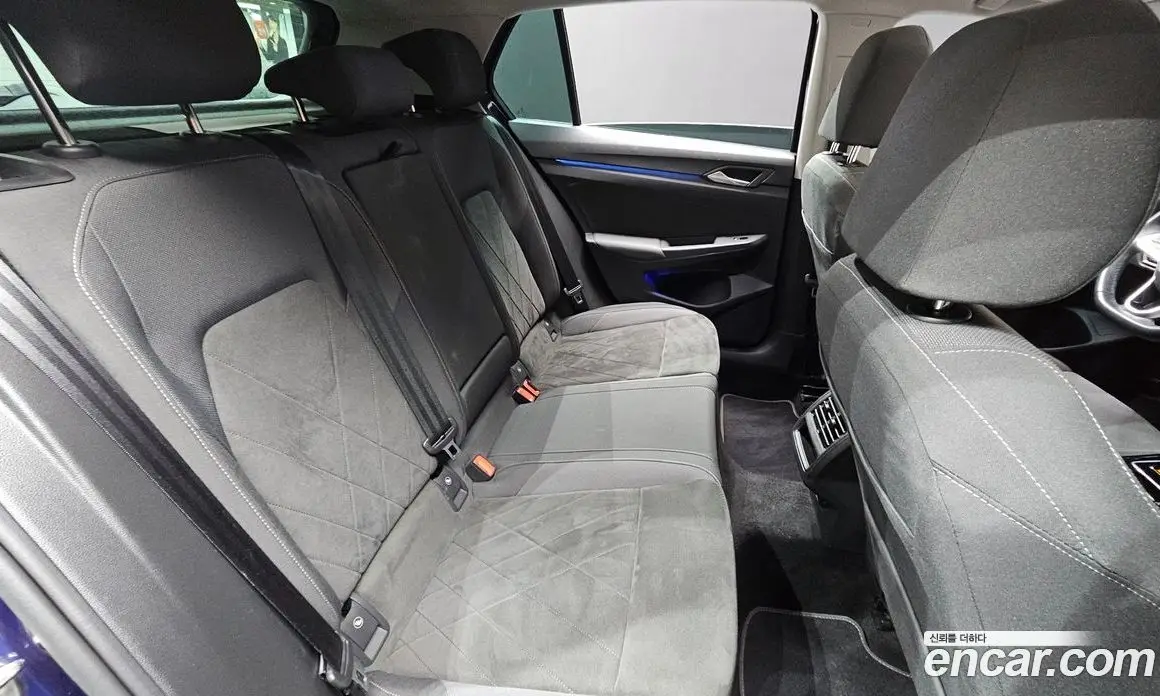 Volkswagen Golf 2023 2.0 автомат (гидро), фото 19