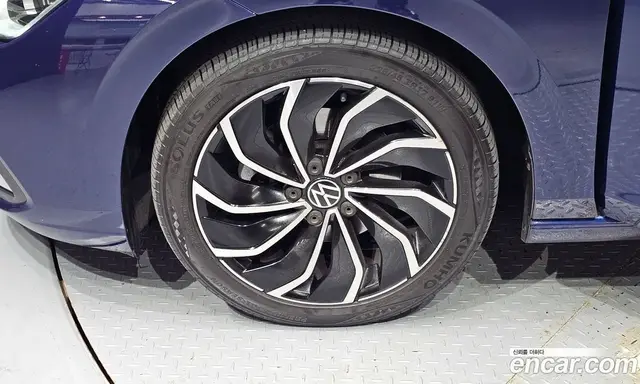 Volkswagen Golf 2023 2.0 автомат (гидро), миниатюра 5